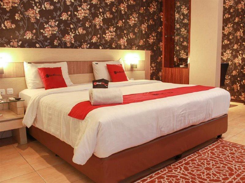 Reddoorz Premium Near Bandung Station Otel Dış mekan fotoğraf