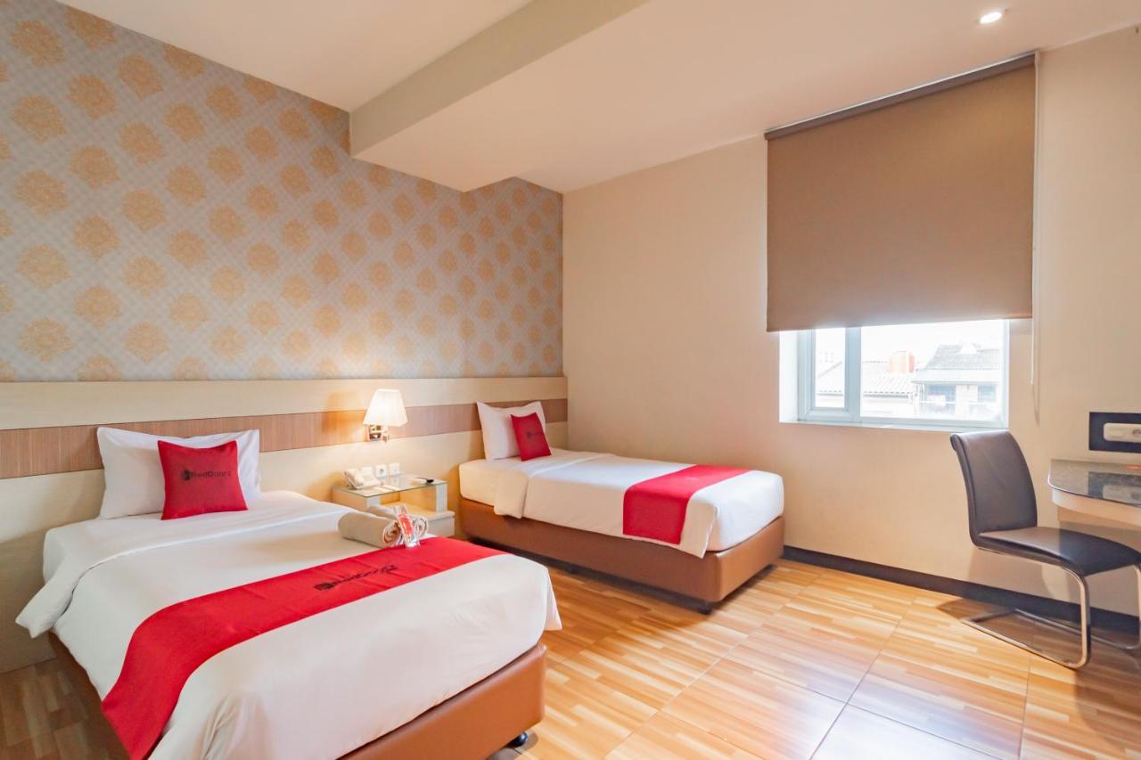 Reddoorz Premium Near Bandung Station Otel Dış mekan fotoğraf