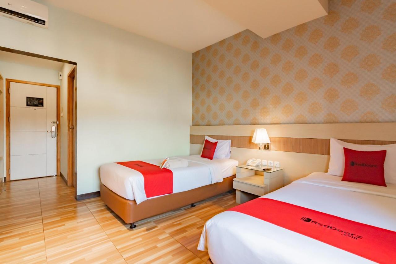 Reddoorz Premium Near Bandung Station Otel Dış mekan fotoğraf