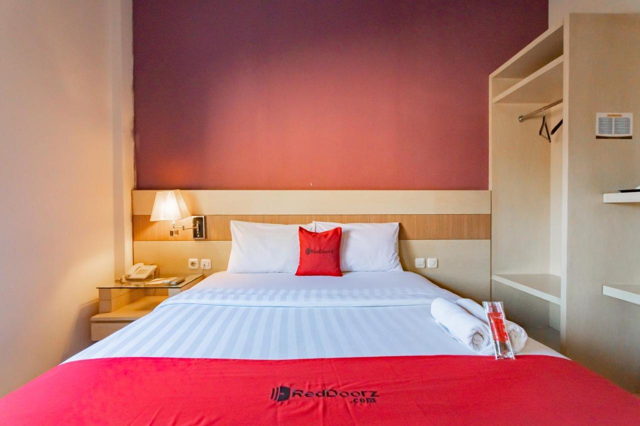 Reddoorz Premium Near Bandung Station Otel Dış mekan fotoğraf