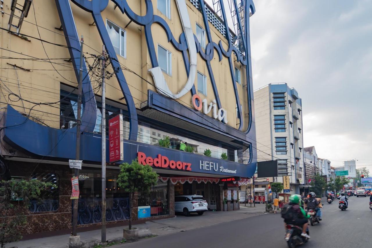 Reddoorz Premium Near Bandung Station Otel Dış mekan fotoğraf