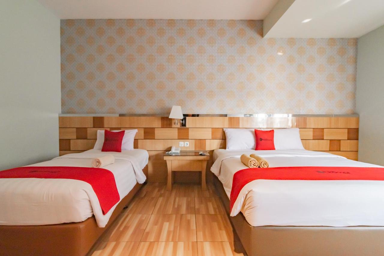 Reddoorz Premium Near Bandung Station Otel Dış mekan fotoğraf