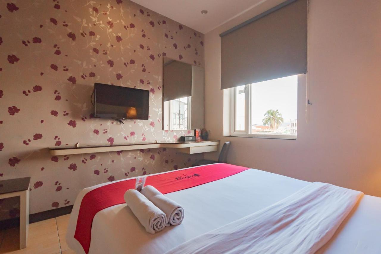 Reddoorz Premium Near Bandung Station Otel Dış mekan fotoğraf